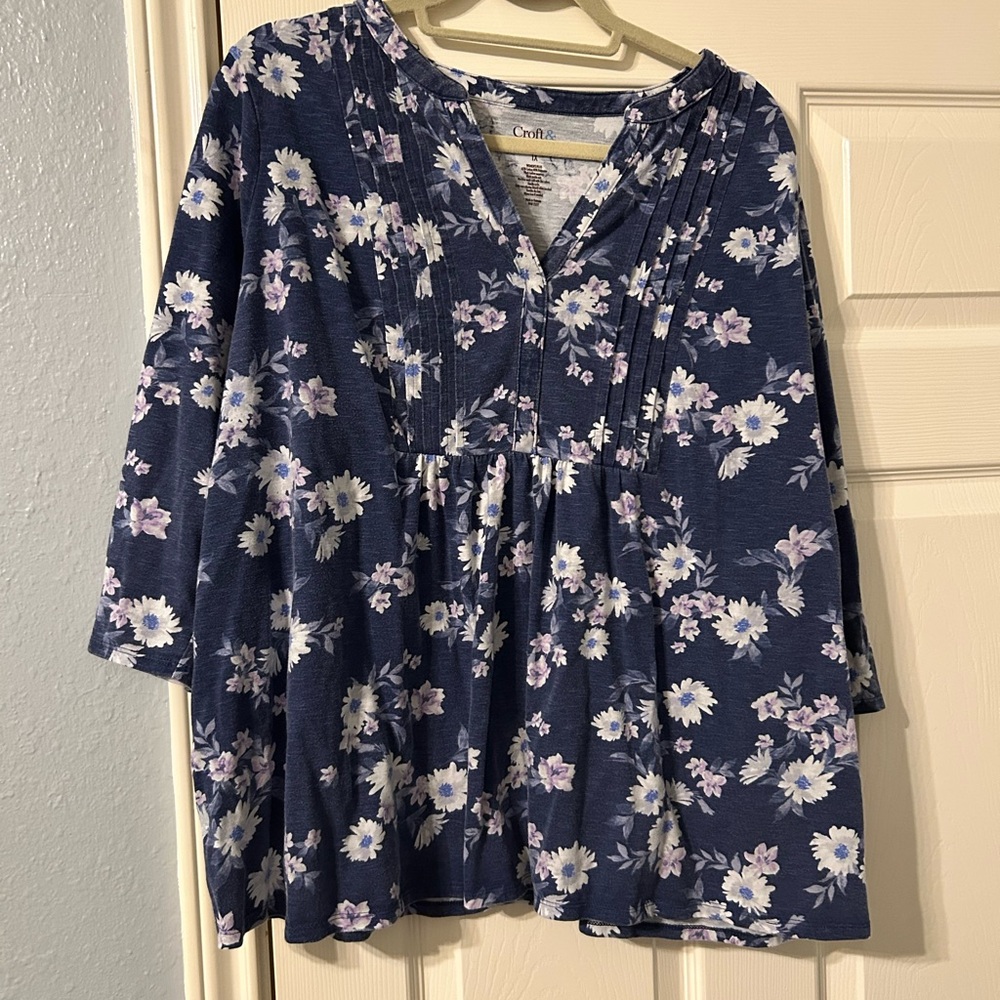 Croft & Barrow Women's Navy Floral Blouse